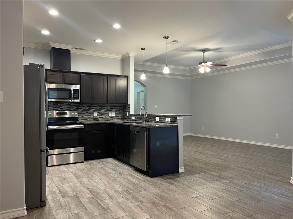 2077 Admiral Property Photo 19