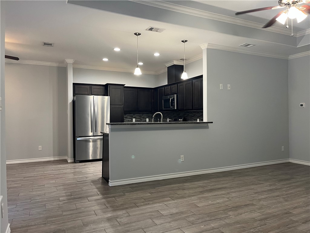 2077 Admiral Property Photo 21