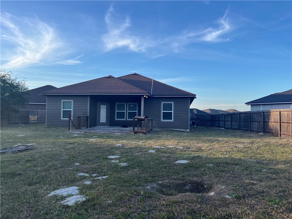 2077 Admiral Property Photo 32