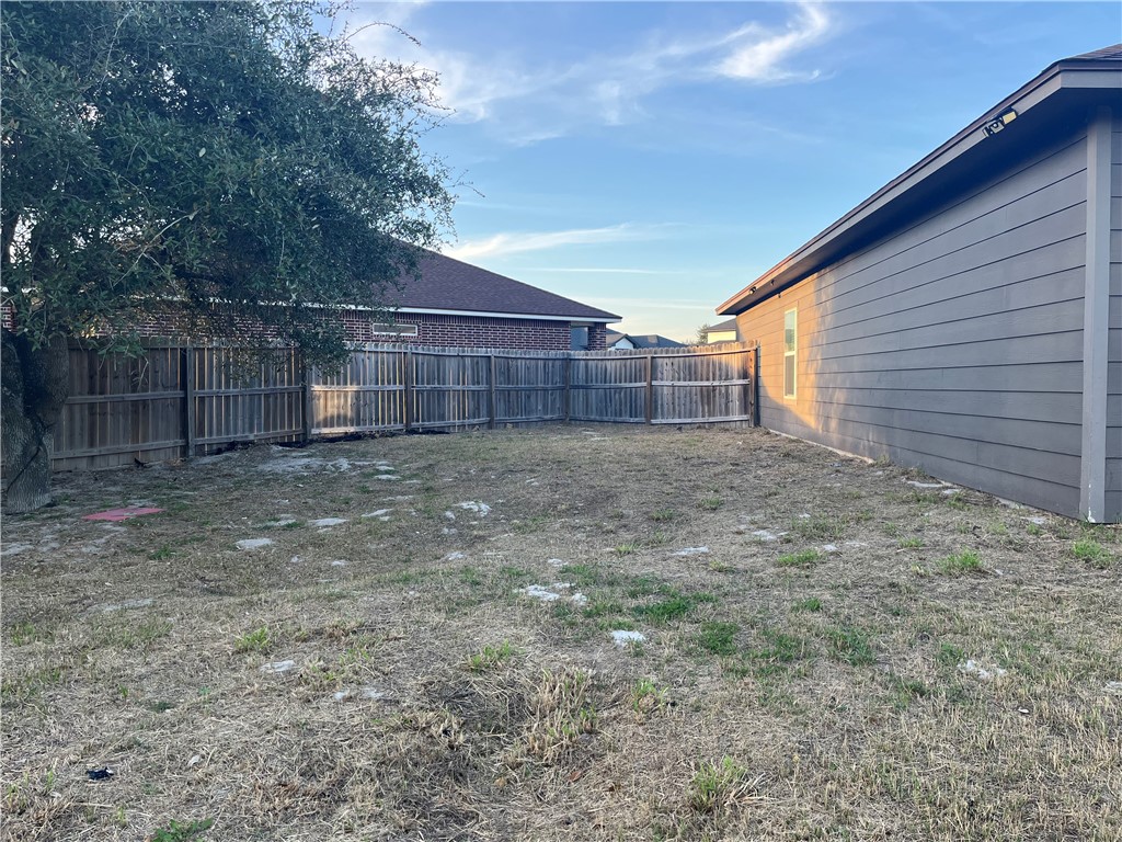 2077 Admiral Property Photo 33