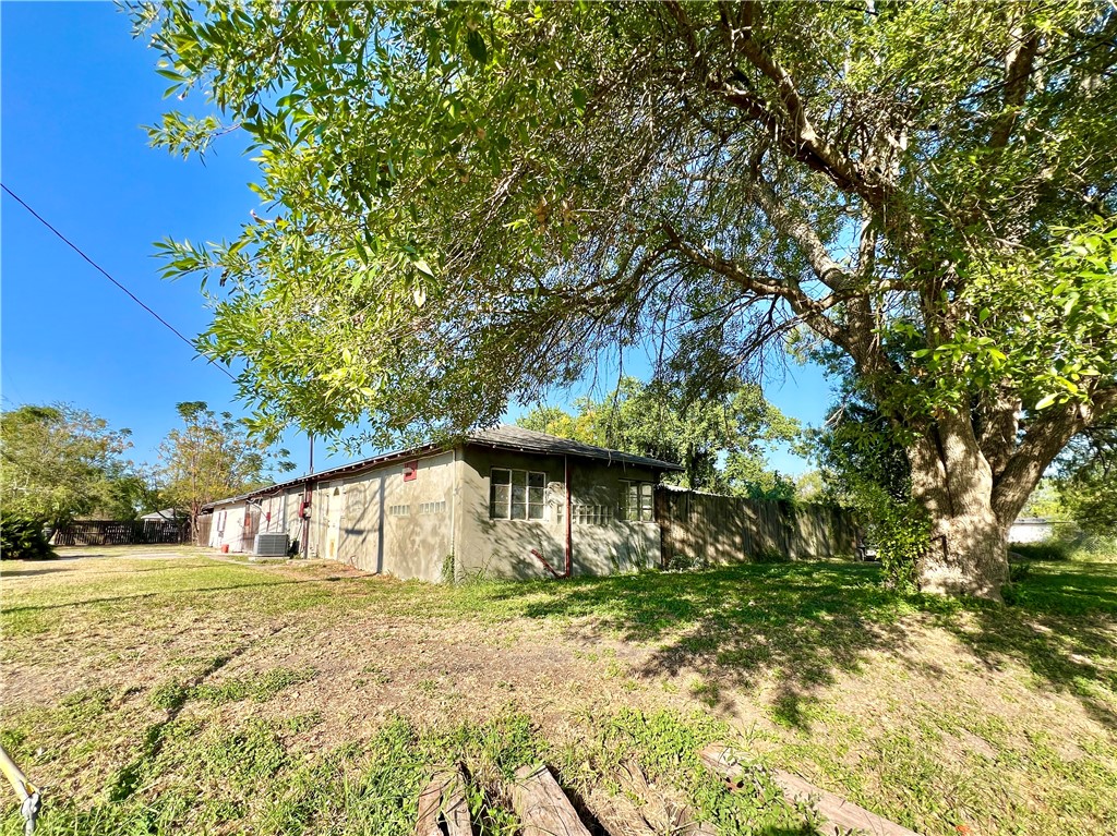 10030 Leopard St Property Photo 5