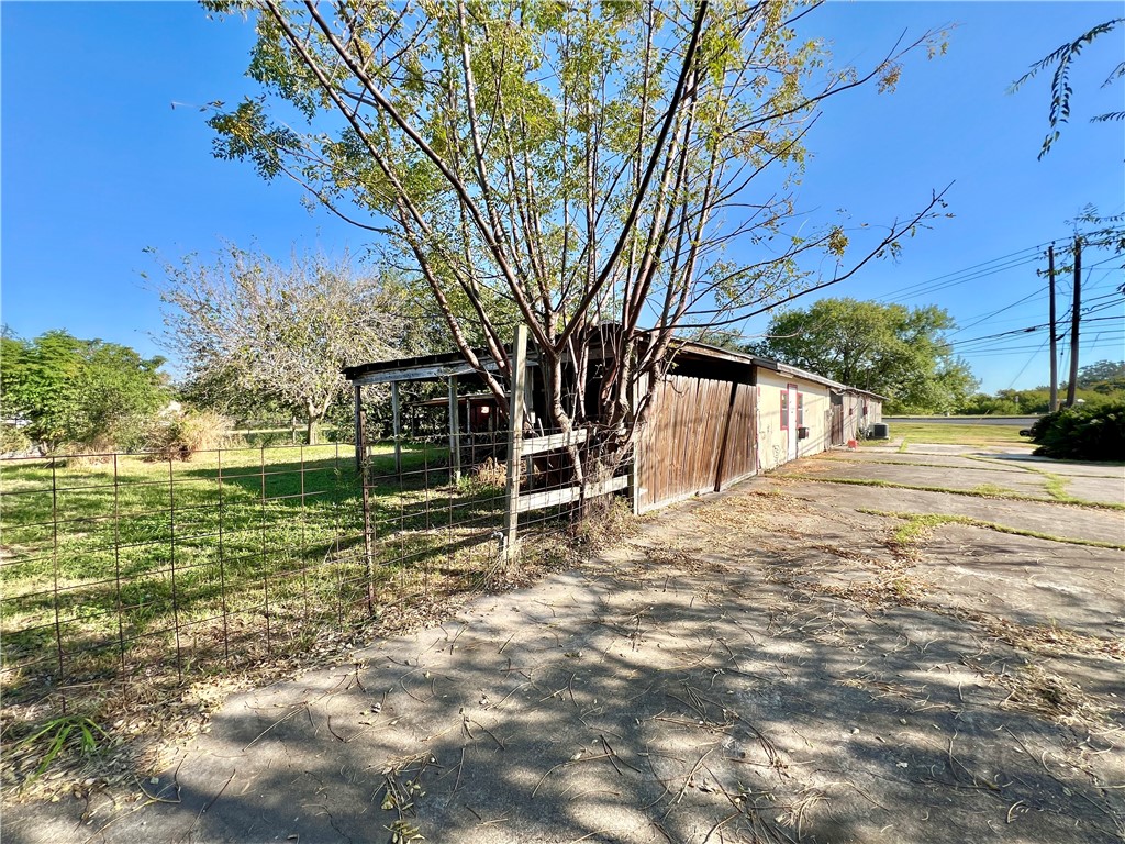 10030 Leopard St Property Photo 6