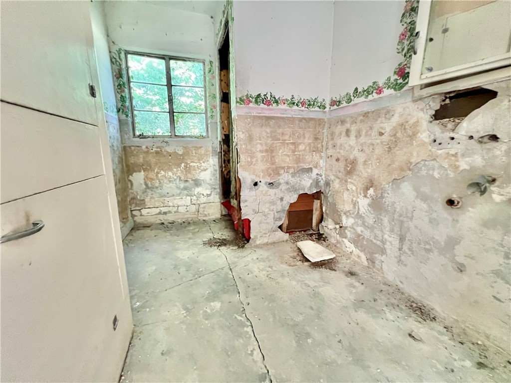 10030 Leopard St Property Photo 9
