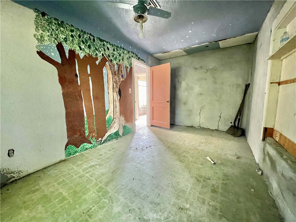 10030 Leopard St Property Photo 10