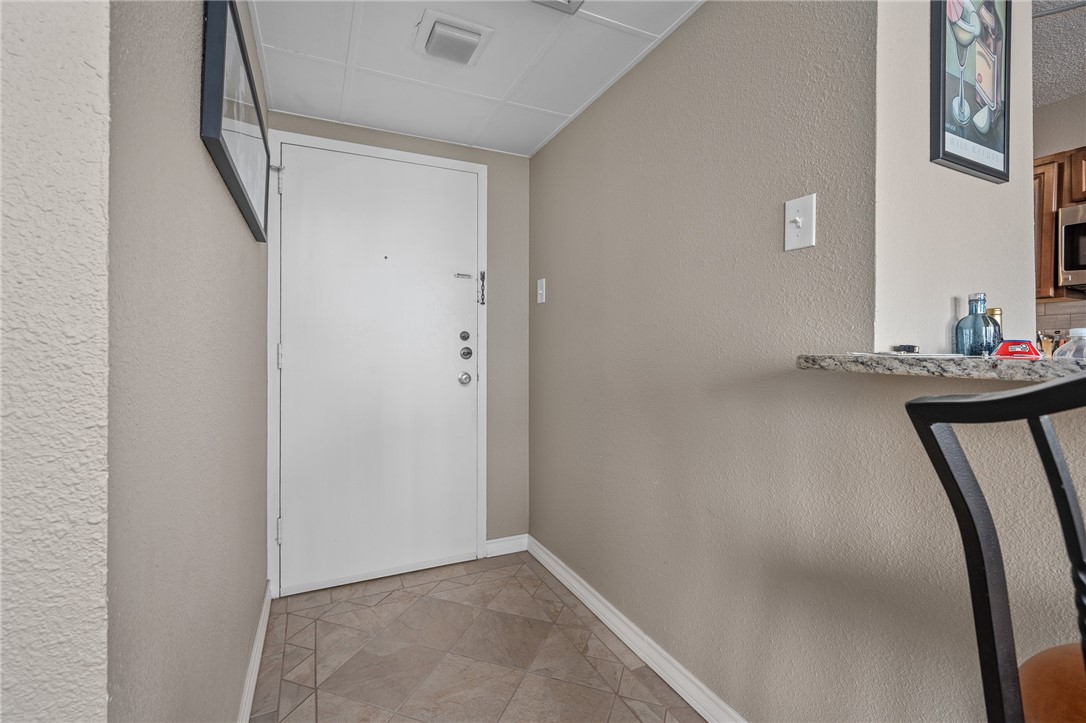 715 S Upper Broadway St 904 Property Photo 5