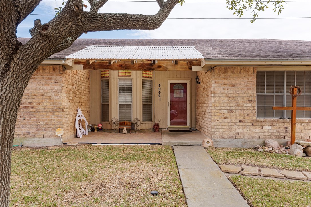 5966 Cinnamon Oaks Dr Property Photo 2