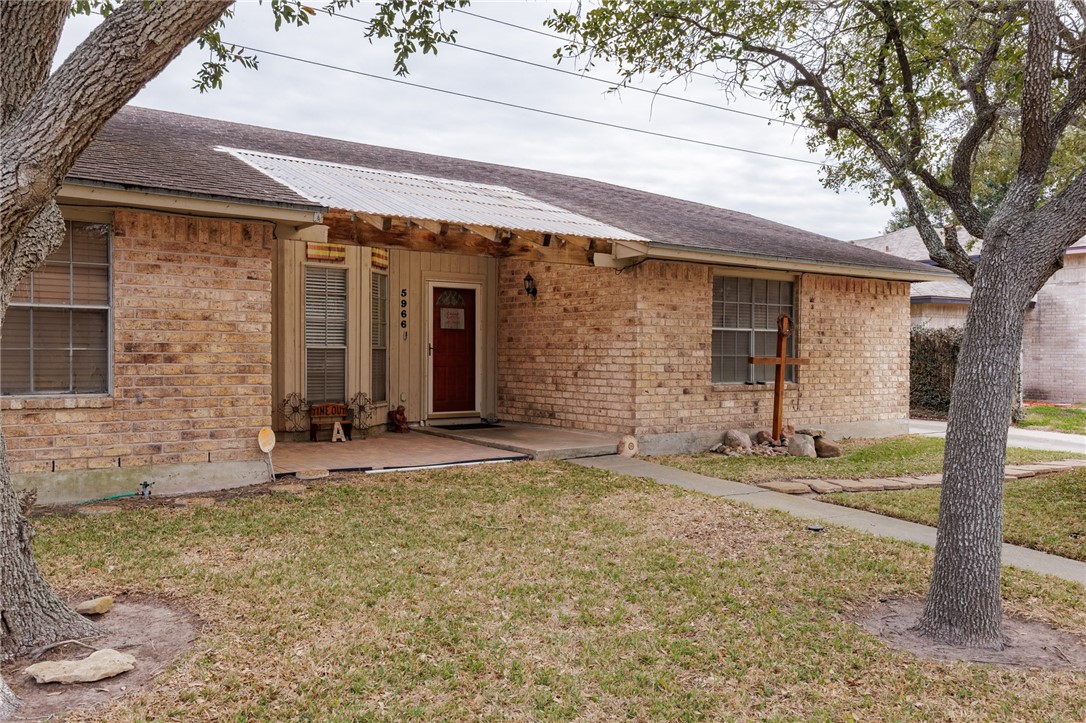 5966 Cinnamon Oaks Dr Property Photo 3