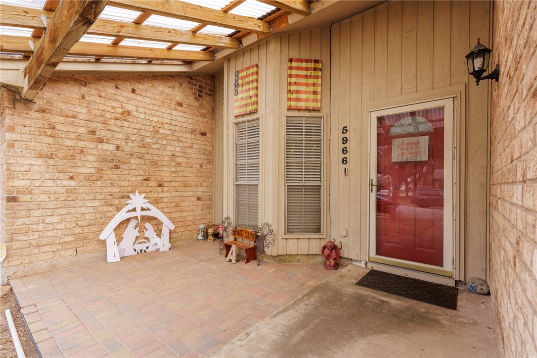 5966 Cinnamon Oaks Dr Property Photo 6