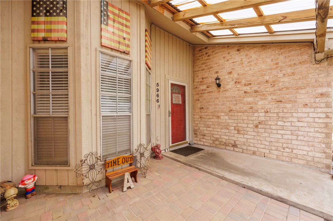 5966 Cinnamon Oaks Dr Property Photo 7