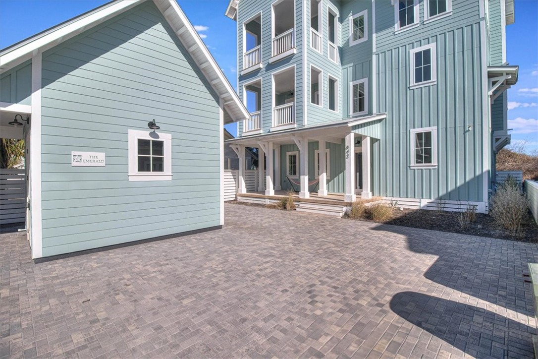 642 Kings Crown Property Photo 2