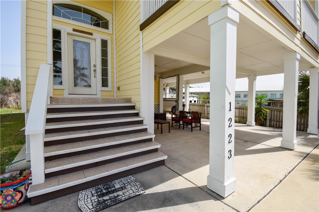 1223 Bayshore Property Photo 2