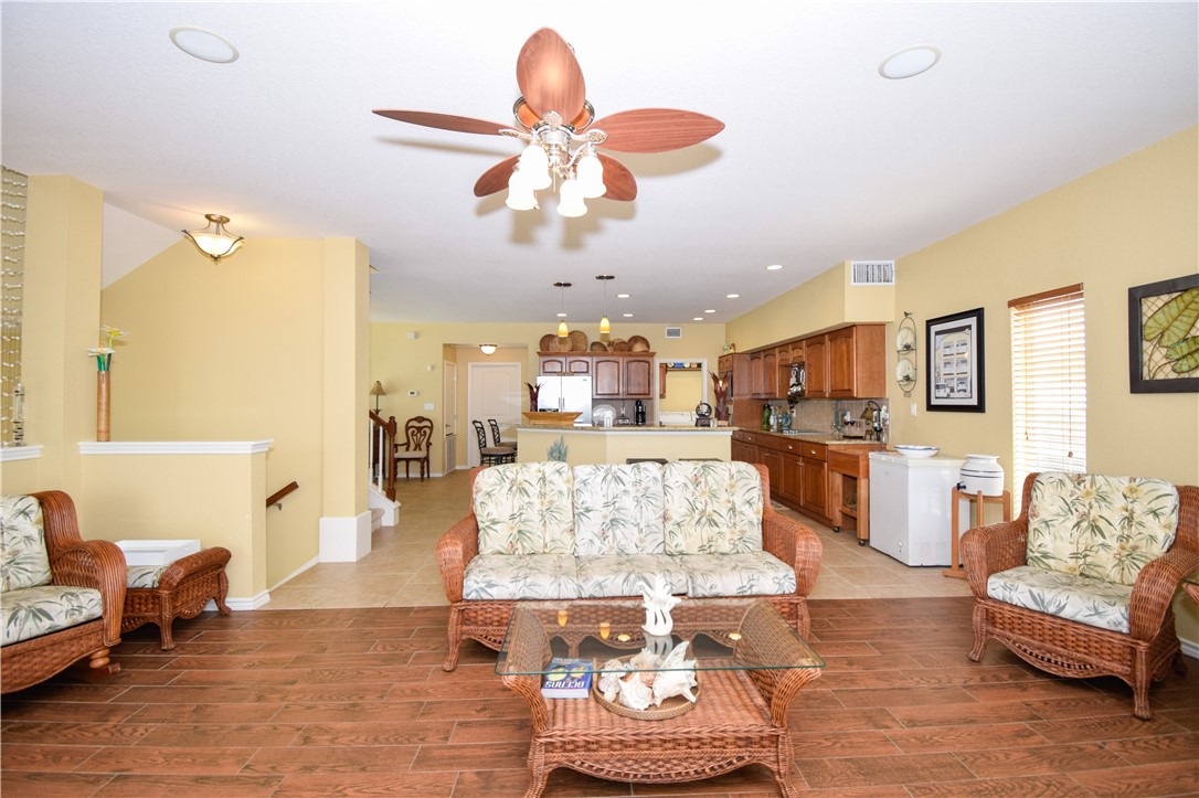 1223 Bayshore Property Photo 4