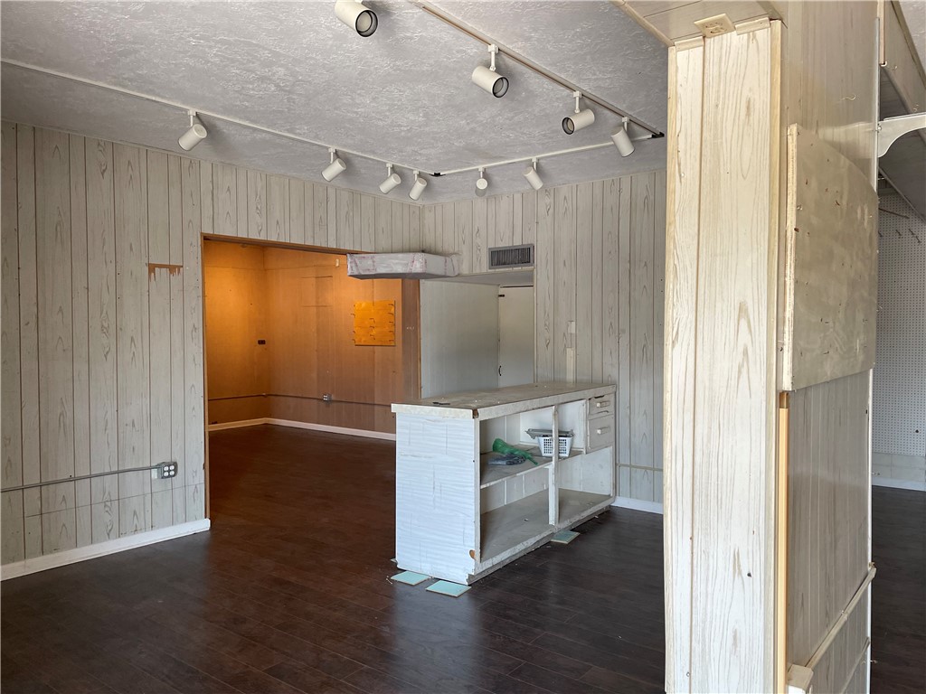 1628 Morgan Ave Property Photo 5
