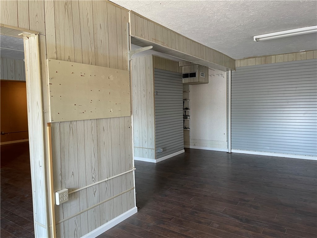 1628 Morgan Ave Property Photo 7