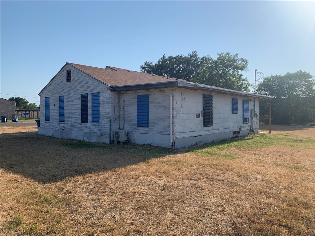 225 E Main St Property Photo 3