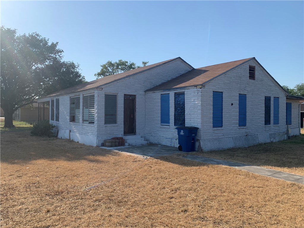 225 E Main St Property Photo 4