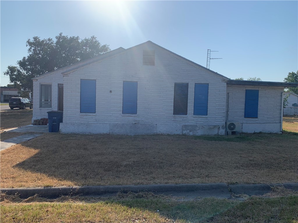 225 E Main St Property Photo 5
