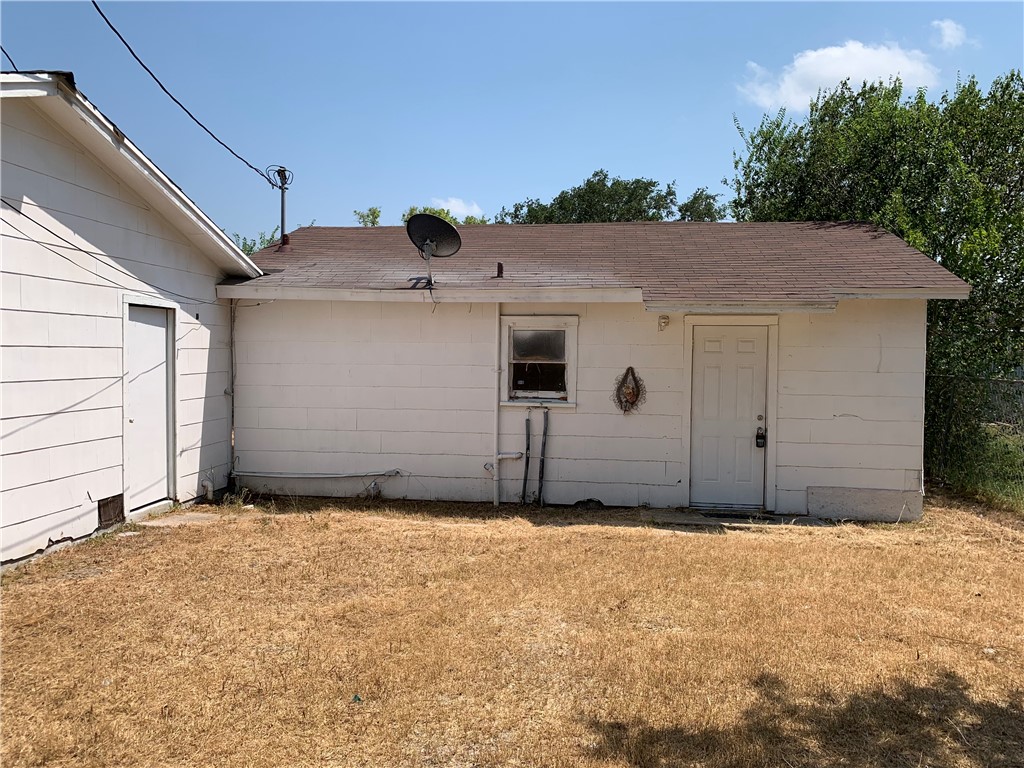 225 E Main St Property Photo 9