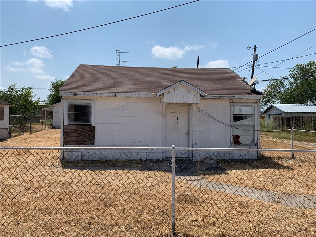 225 E Main St Property Photo 10