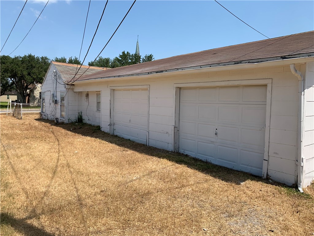 225 E Main St Property Photo 12