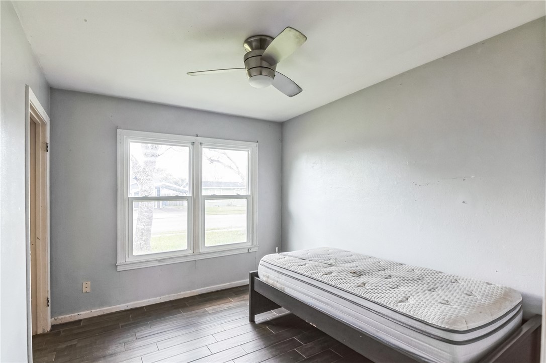 607 E Tubbs St Property Photo 4