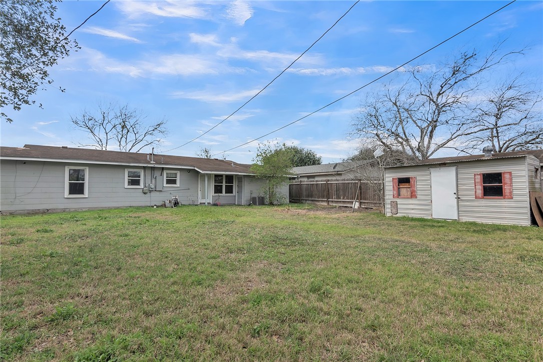 607 E Tubbs St Property Photo 7
