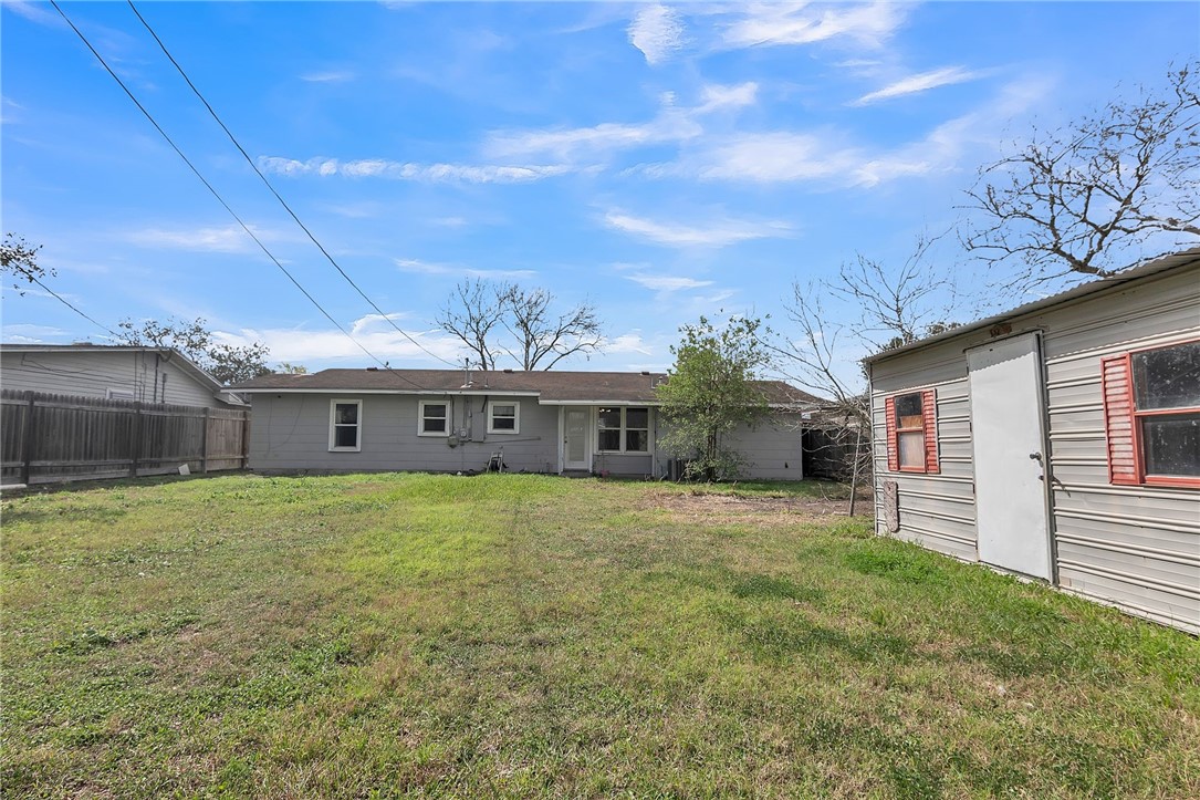 607 E Tubbs St Property Photo 8