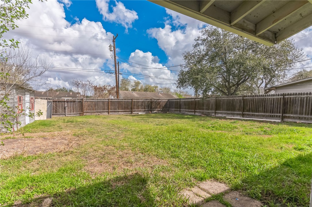 607 E Tubbs St Property Photo 9