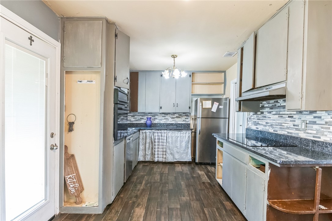 607 E Tubbs St Property Photo 15