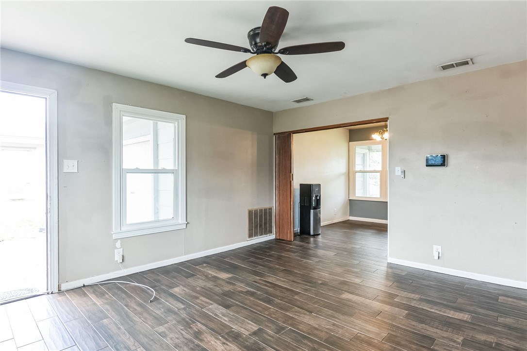 607 E Tubbs St Property Photo 22