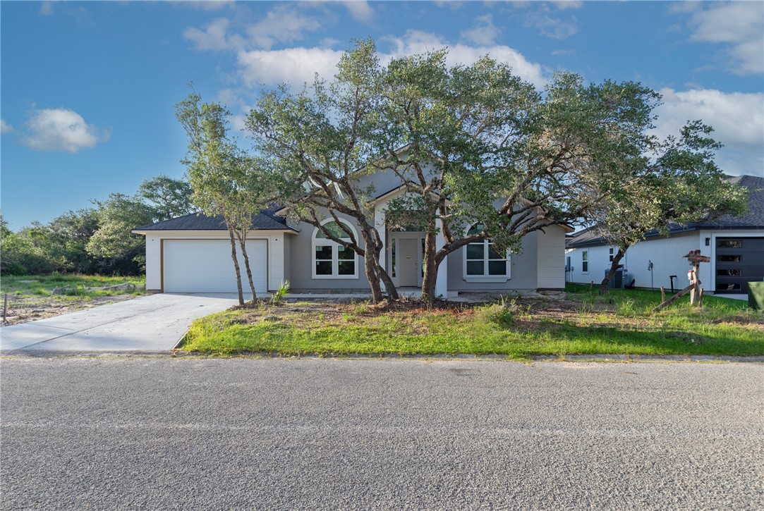 102 Oakmont Dr Property Photo 1