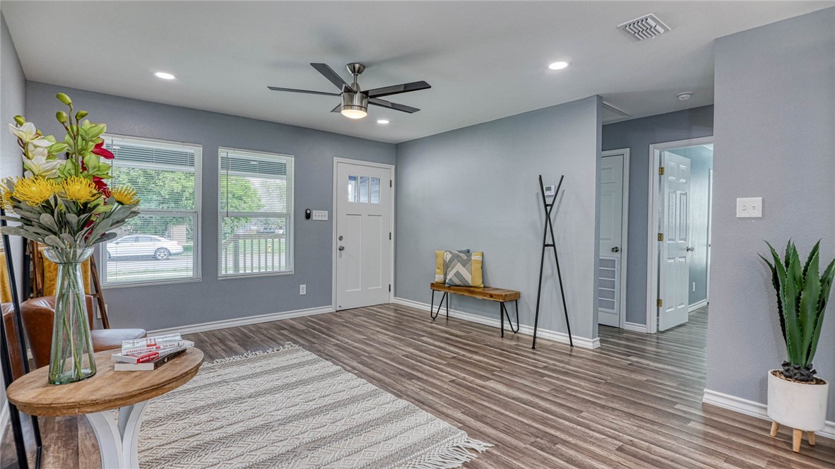 1117 Bobalo Dr Property Photo 3