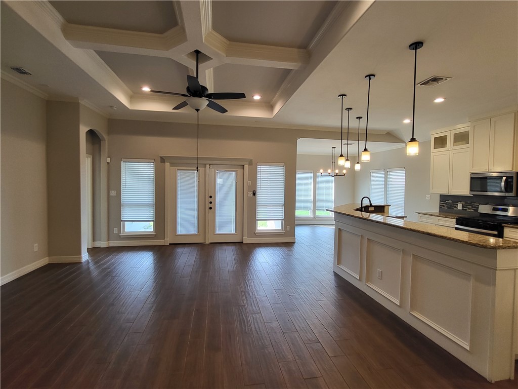 3829 Pennine Way Property Photo 4