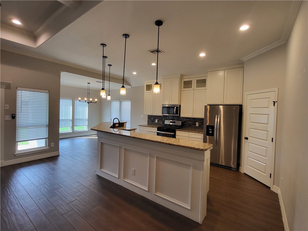 3829 Pennine Way Property Photo 7