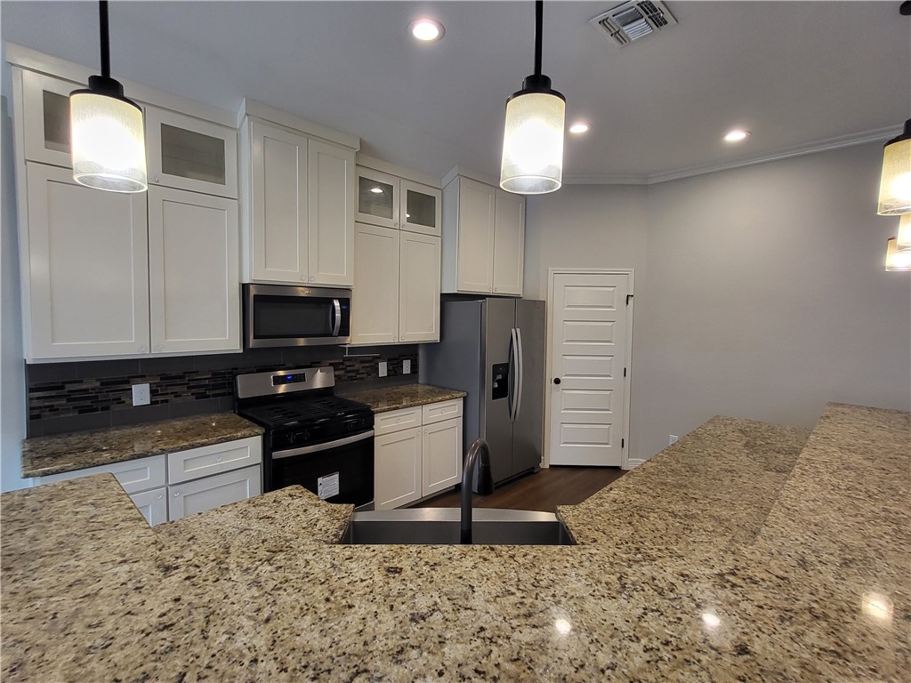 3829 Pennine Way Property Photo 8