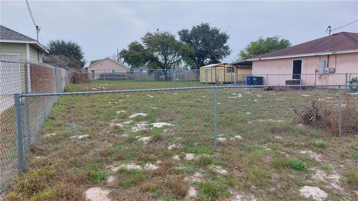 2033 Orange St Property Photo 2