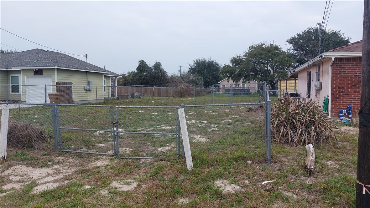 2033 Orange St Property Photo 3