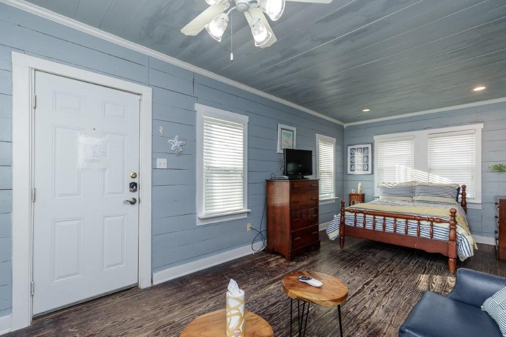1009 1/2 Furman Ave Property Photo 6