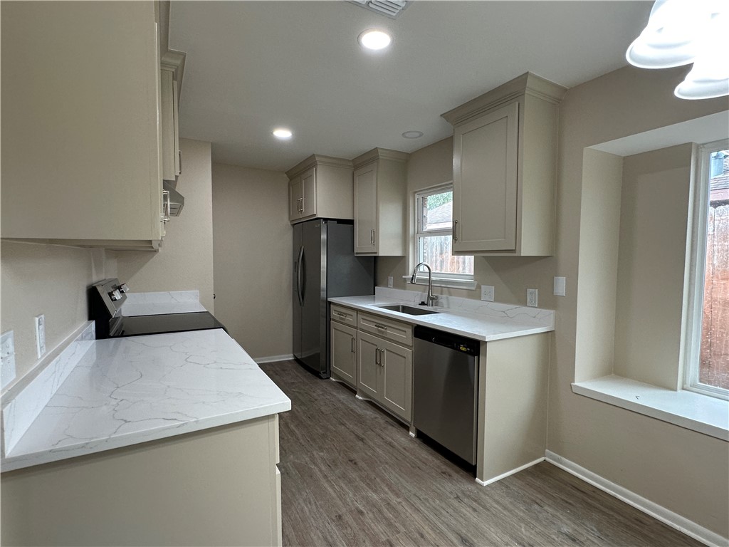 2718 Rockwood St Property Photo 4