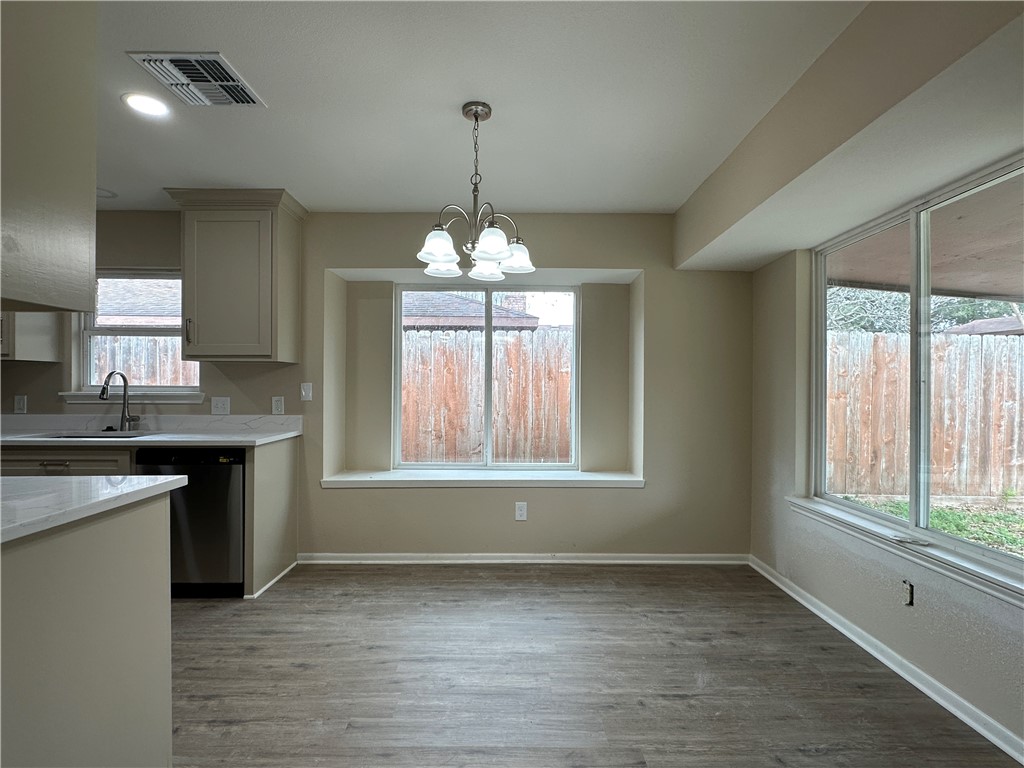 2718 Rockwood St Property Photo 5