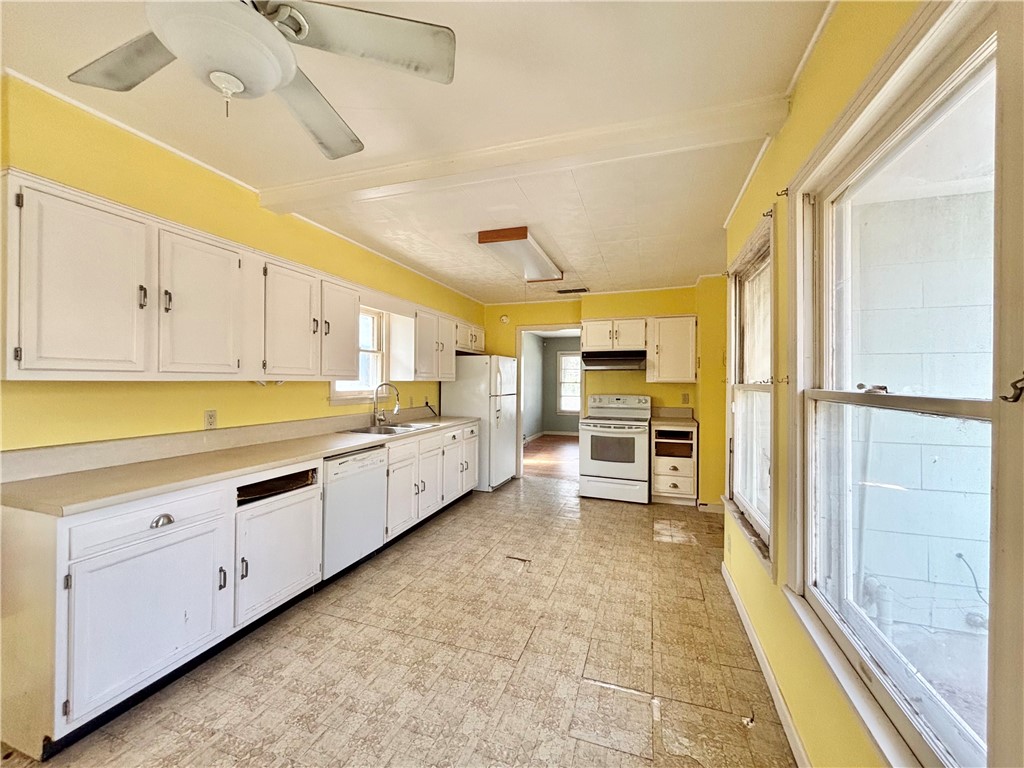 604 E Hutchinson Property Photo 5