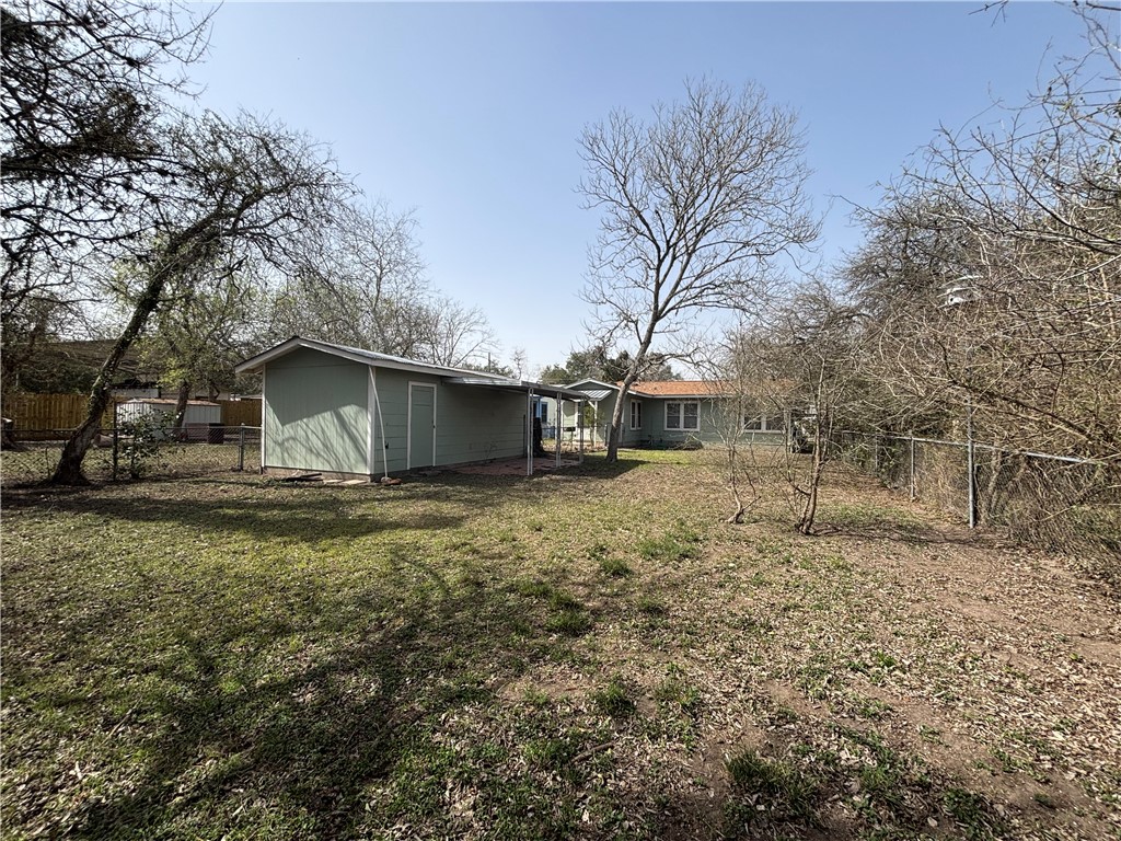 604 E Hutchinson Property Photo 12