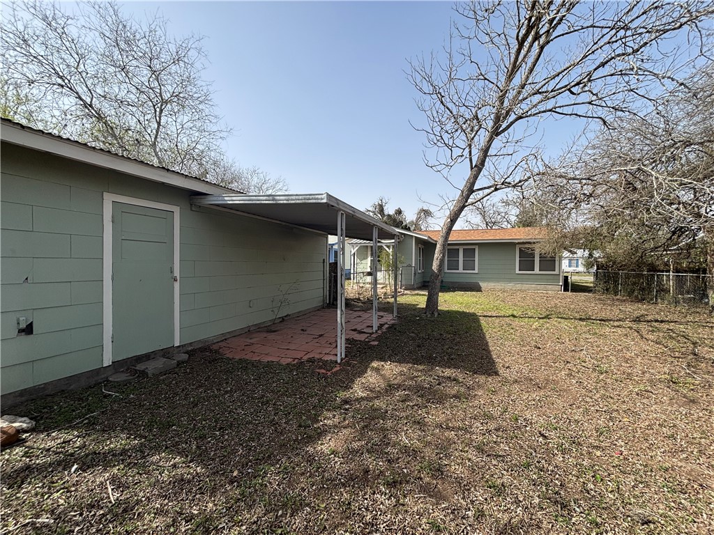 604 E Hutchinson Property Photo 13
