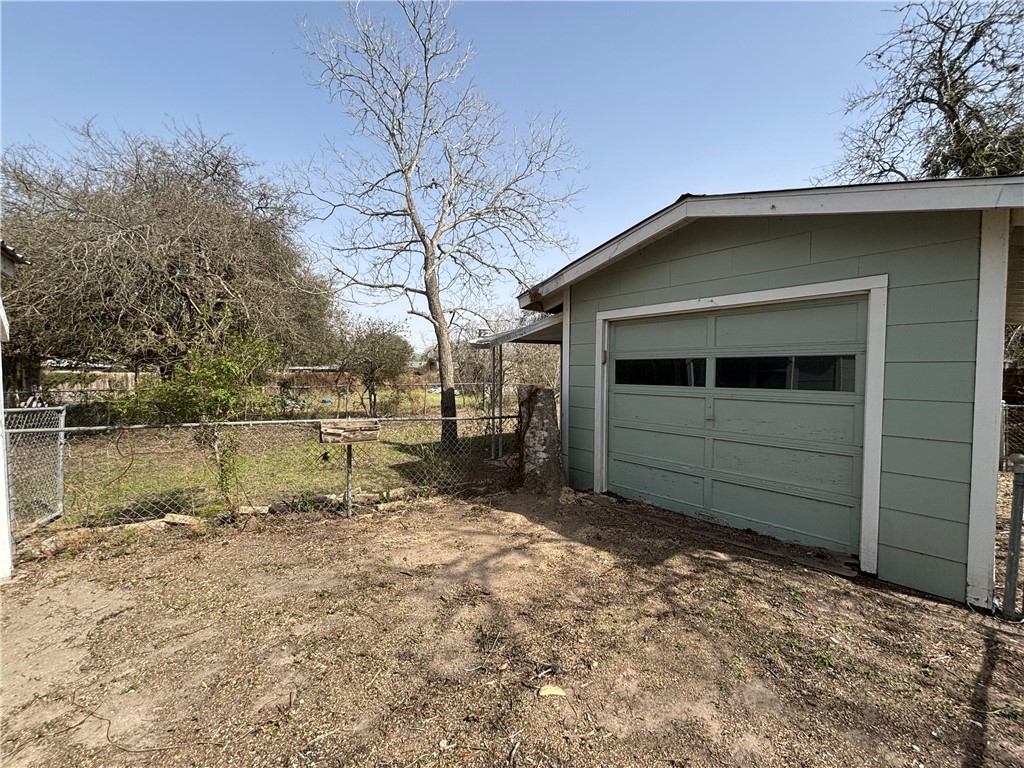 604 E Hutchinson Property Photo 16