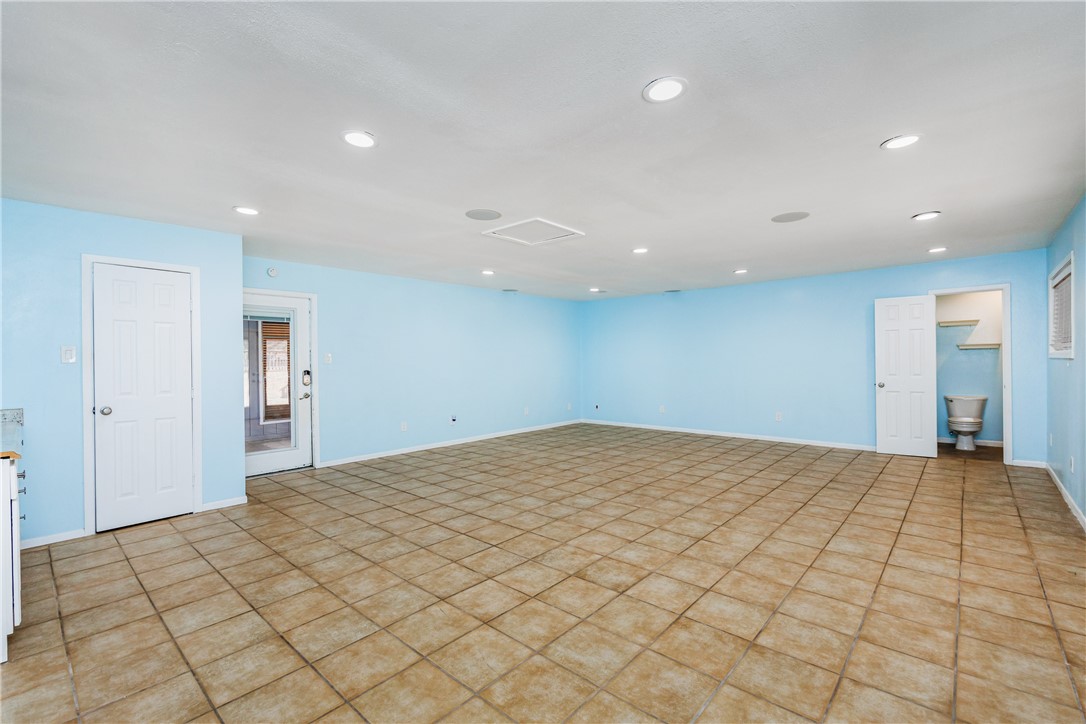 4909 Avenue C Property Photo 29