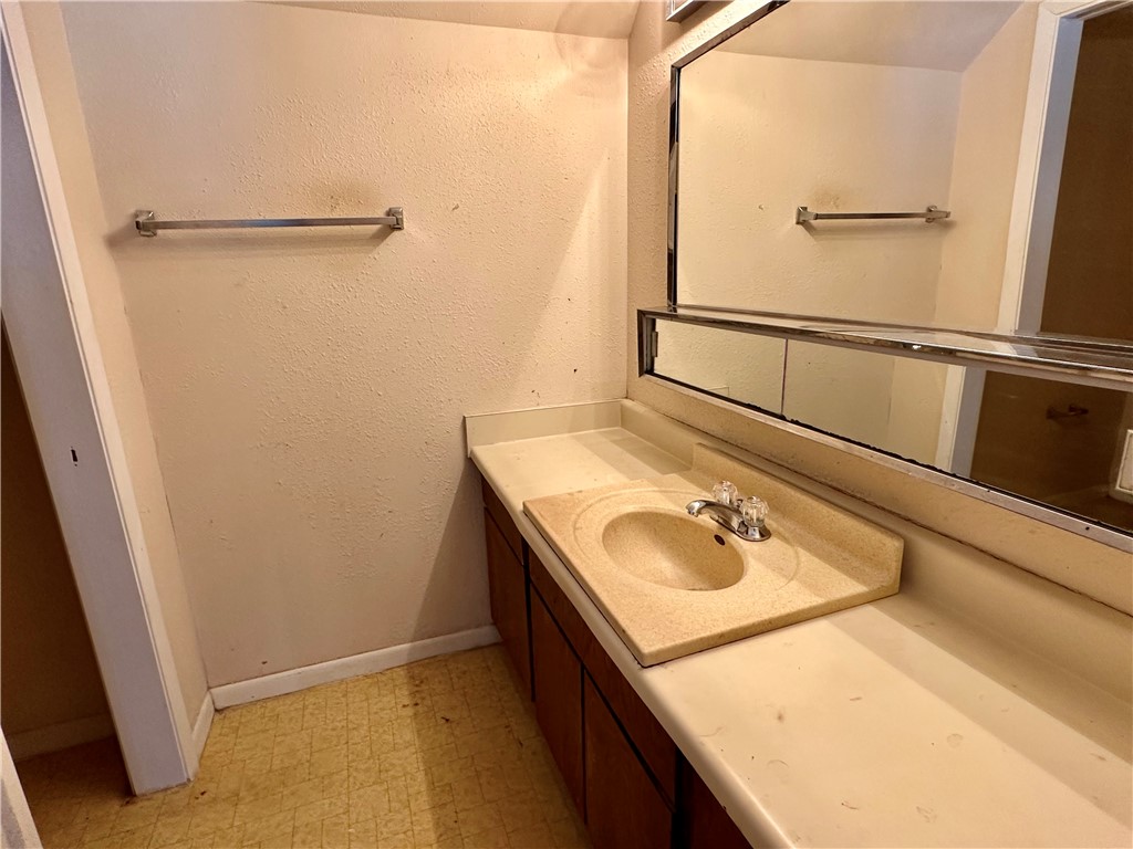 3402 Ocean Dr 8 Property Photo 9