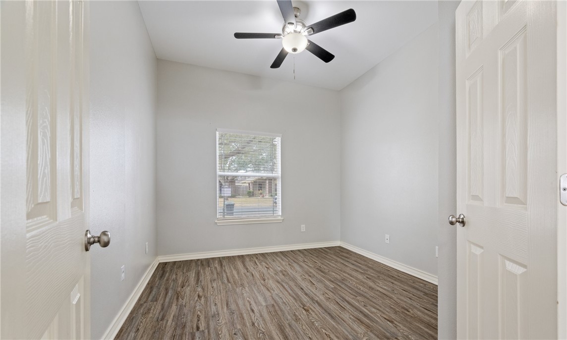 6614 Fenwick Dr Property Photo 4