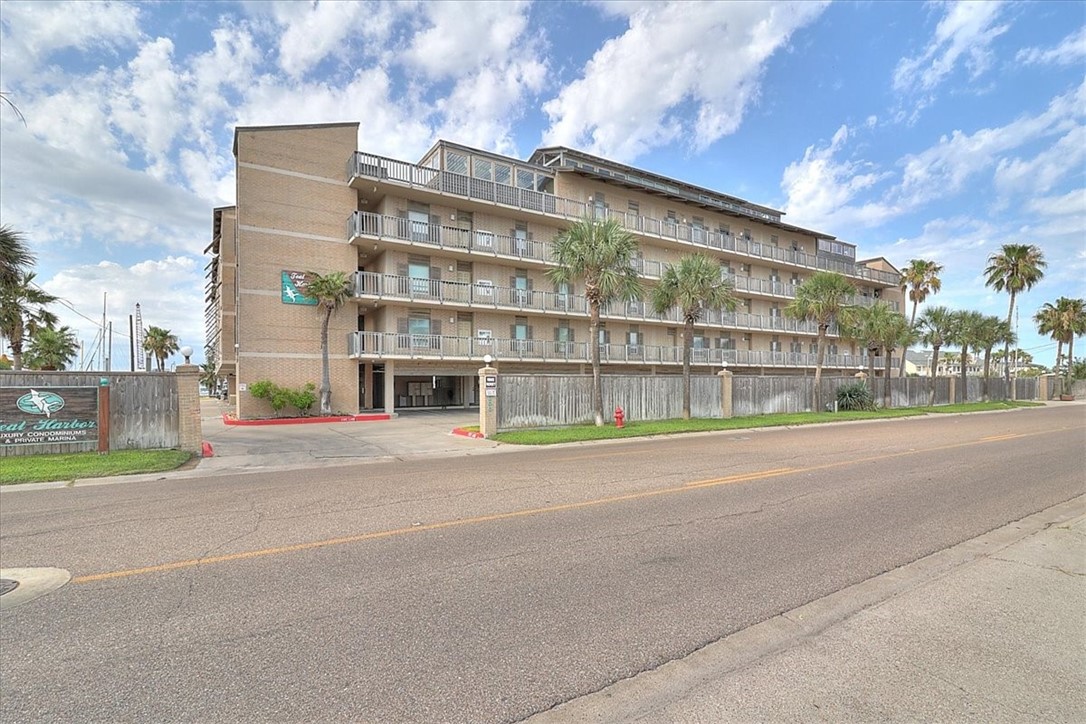 200 W Cotter C1 Property Photo 1