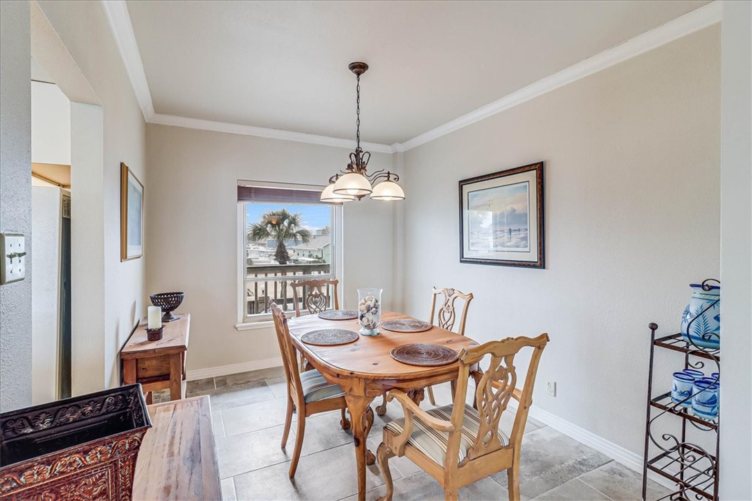 200 W Cotter C1 Property Photo 8