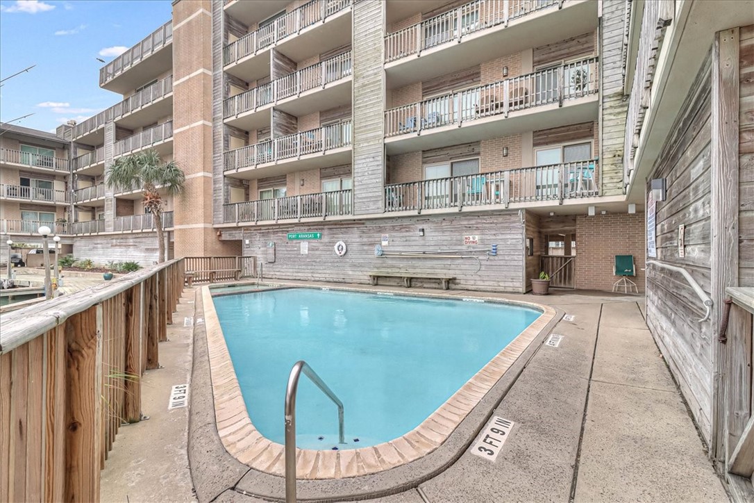 200 W Cotter C1 Property Photo 28